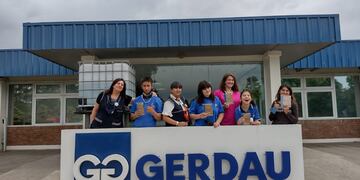 El motivo de esta visita fue llevar un presente para agradecer los gestos que siempre tienen con la Escuela. (Facebook Escuela Especial 2072)