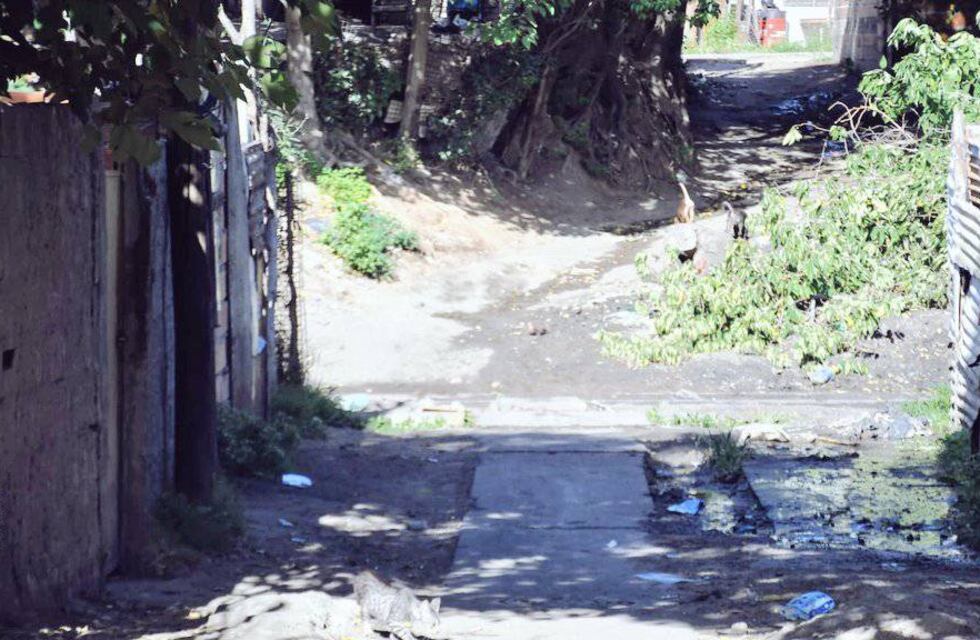Doble crimen en Vía Honda: asesinaron a balazos a dos jóvenes en un pasillo