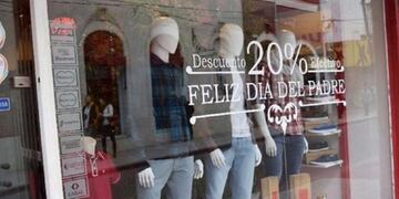 Aconsejan abrir el viernes, feriado, para aprovechar las ventas por el Día del Padre. Imagen ilustrativa.