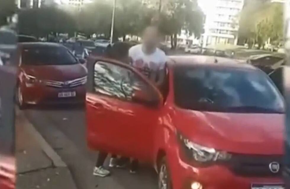 Se peleó a las piñas con corredores y los habría amenazado con un arma