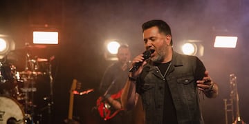 Jorge Rojas mostró las canciones de "Voy a abrir mi corazón", su más reciente disco, en el teatro que montó en su predio La Yapa. (Prensa/Diego Cogno).