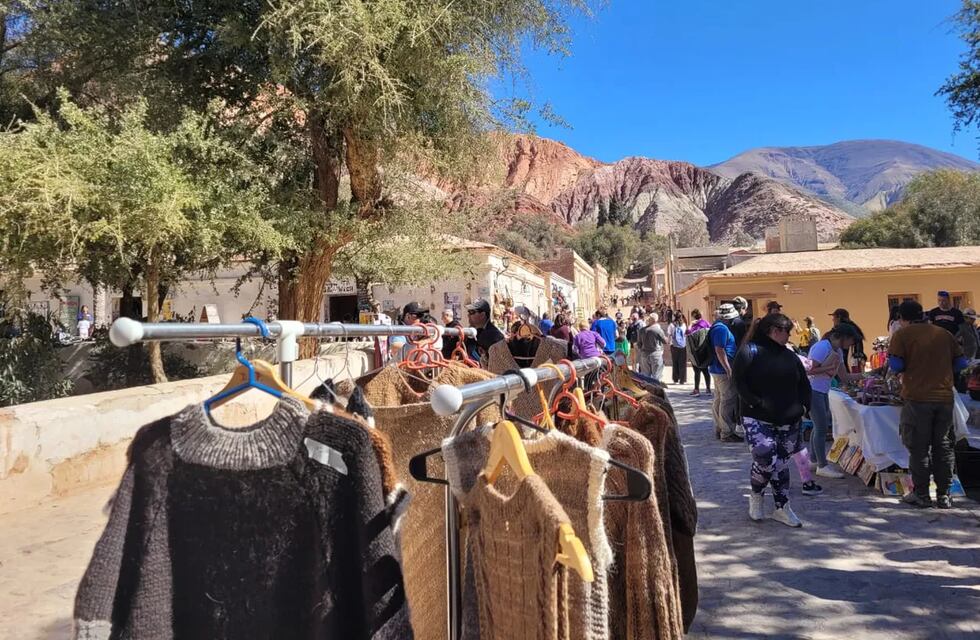 Vacaciones de invierno en Jujuy: Purmamarca, un tejido de mil colores
