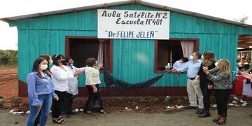 Inauguran un aula satélite en Wanda con el nombre del intendente Felipe Jeleñ