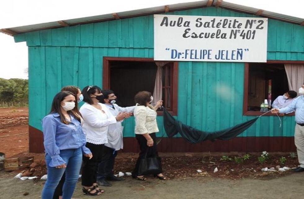 Inauguran un aula satélite en Wanda con el nombre del intendente Felipe Jeleñ