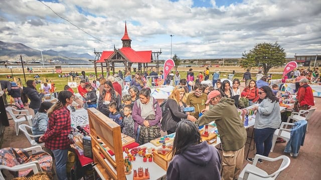 Gran convocatoria en el “Paseo de Verano” en la Antigua Casa Beban