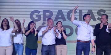 Luis Juez y Rodrigo de Loredo, en el festejo de la categórica victoria de Juntos por el Cambio (La Voz).