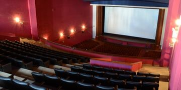 El Cine Municipal "Manuel Belgrano" de Rafaela, uno de los últimos de su clase y magia