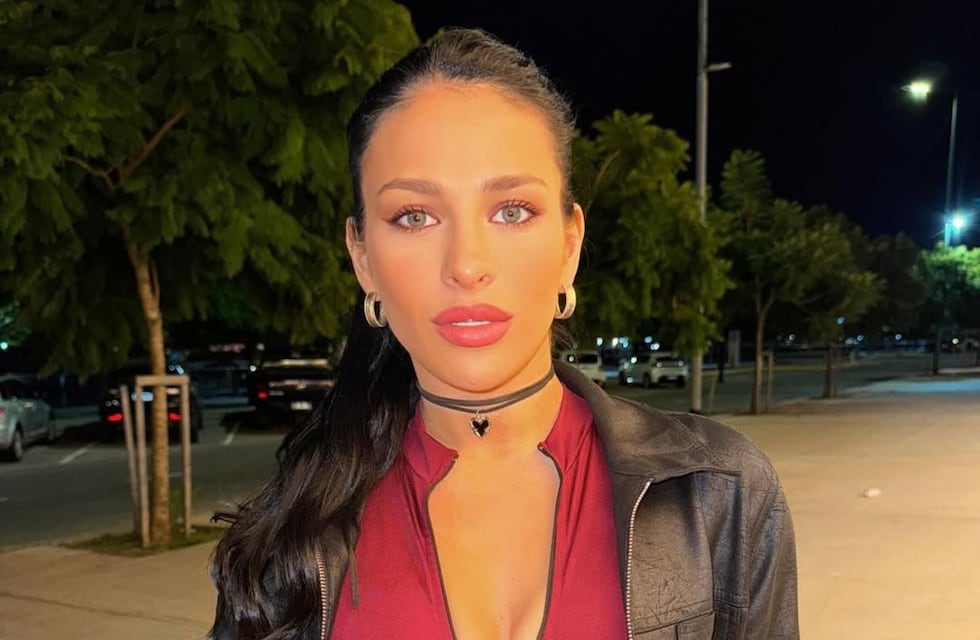 Desde la playa, Chiara de Gran Hermano desató pasiones con una bikini mega diminuta y el accesorio en tendencia