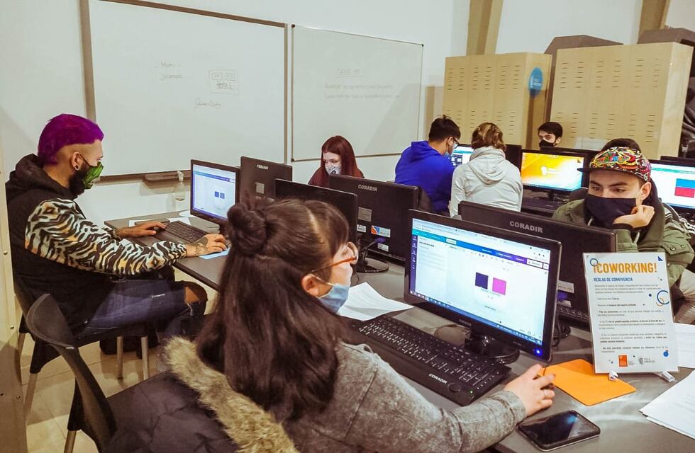 Mentes abiertas: La primera revista digital de estudiantes del Polo Creativo de Ushuaia