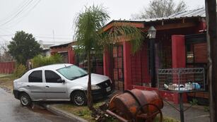 Familiares de la chica atacada por dogos en Barrio Estación Flores. Foto: Ramiro Pereyra