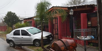 Familiares de la chica atacada por dogos en Barrio Estación Flores. Foto: Ramiro Pereyra