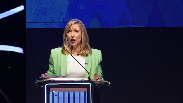 Los candidatos en el primer debate presidencial, en Santiago del Estero. (Gentileza Clarín)