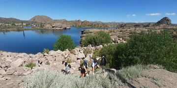 Los voluntarios de la Brigada Ecológica encontraron papel, vidrios rotos, latas de cerveza y gaseosa a montones y gran cantidad de botellas plásticas y bolsas.