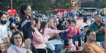Vecinos y turistas disfrutaron de la fiesta.