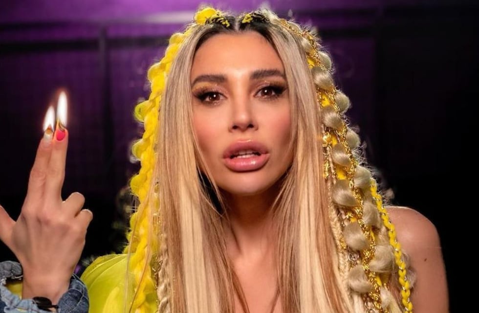 Video del festejo de Stefy Xipolitakis en la piscina del hotel en Qatar: enteriza cavada y bandera de Argentina