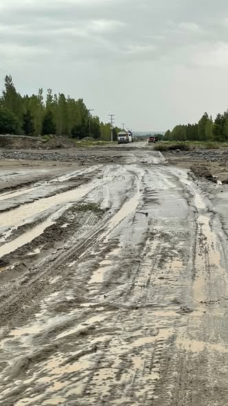 En Santa María se pidió transitar con mucha precaución y en la RN 40 (km 4222–4238) se advirtió por material aluvional.