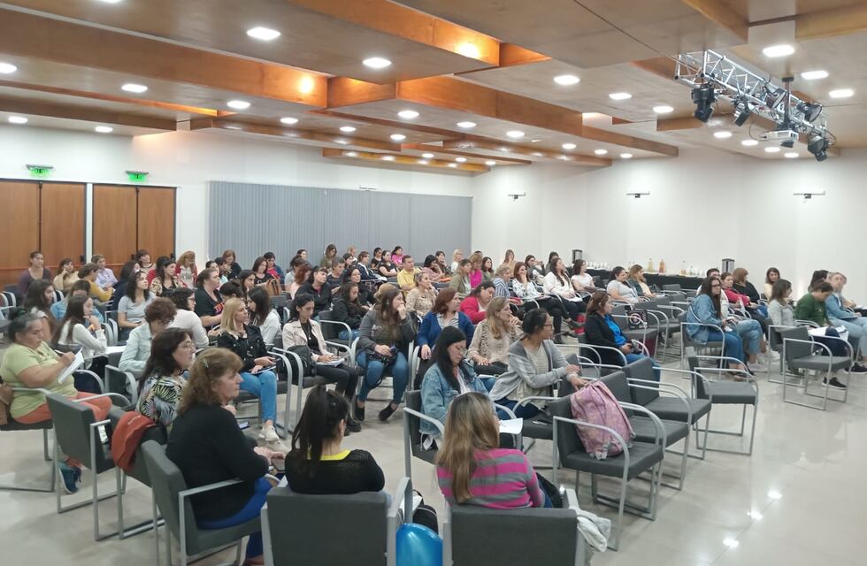 Exitosa capacitación a docentes organizada por la Asociación Civil Autismo sin Barreras