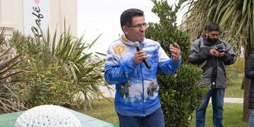 Una artista homenajeó a los caídos en Malvinas con una hortensia de 649 pétalos.