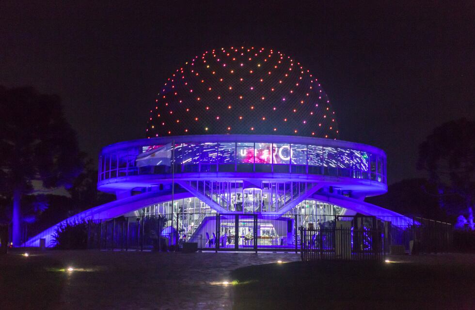 Por la Vendimia, los monumentos emblemáticos de la Ciudad de Buenos Aires se vistieron de Malbec
