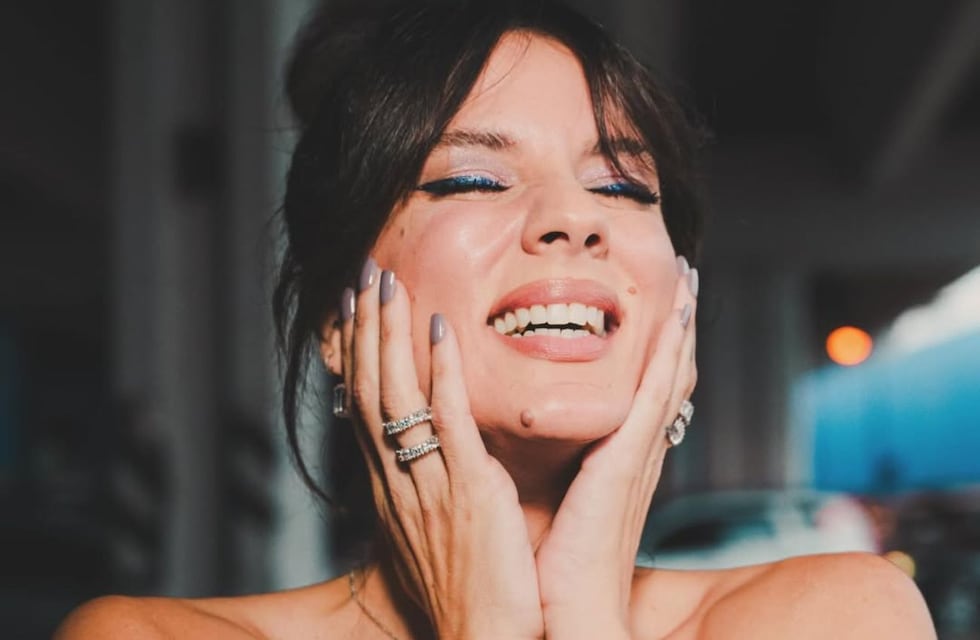 Gimena Accardi apostó el escote en tendencia para este verano y dio cátedra de estilo con un look total black