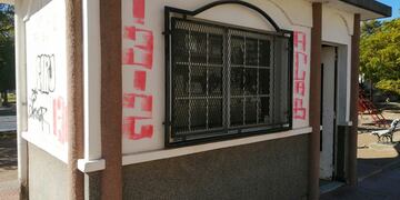Punta Alta: vandalismo en la Plaza Belgrano