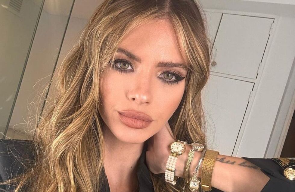 El día que la China Suárez sorprendió caminando en una bikini blanca por la calle