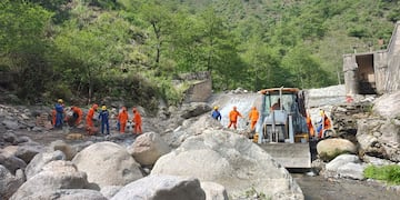 La obra fortalece la cooperación entre la SAT y la Universidad Nacional de Tucumán, en beneficio del sistema hídrico provincial.