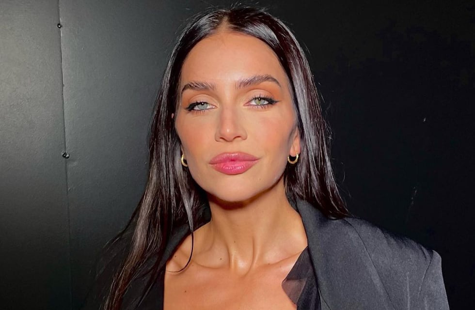 Zaira Nara deslumbró con un look denim en los premios Latin Grammy 2023