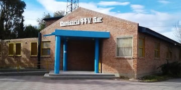 Lo detuvieron por tres robos y los presos le dieron "la bienvenida" quemándolo con agua hirviendo.