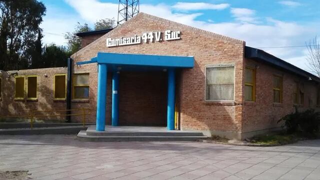 Lo detuvieron por tres robos y los presos le dieron "la bienvenida" quemándolo con agua hirviendo.