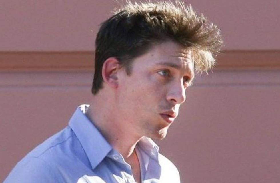 El llamativo tatuaje de Santiago Caputo, el asesor de Javier Milei, que se volvió viral