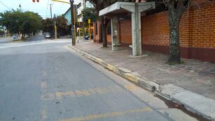 El paro de colectiveros iniciado el viernes último en San Salvador de Jujuy entra este martes en el quinto día consecutivo.