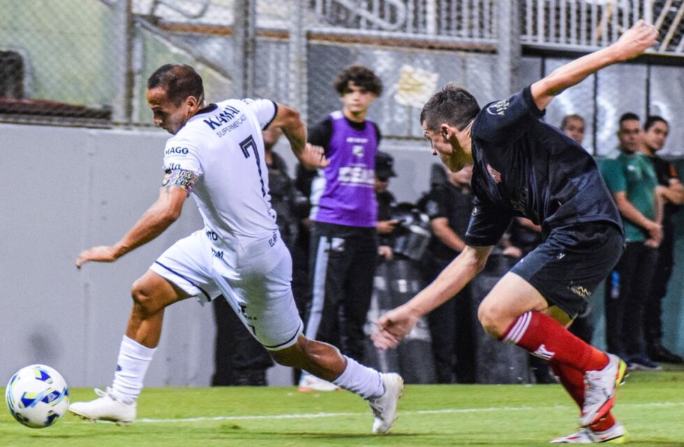 El 9 jugó bien pero arrancó con el pie izquierdo en Salta