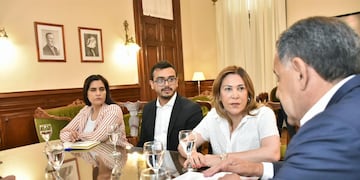 Tema de conversación entre el ministro Amado y la senadora nacional Avila
