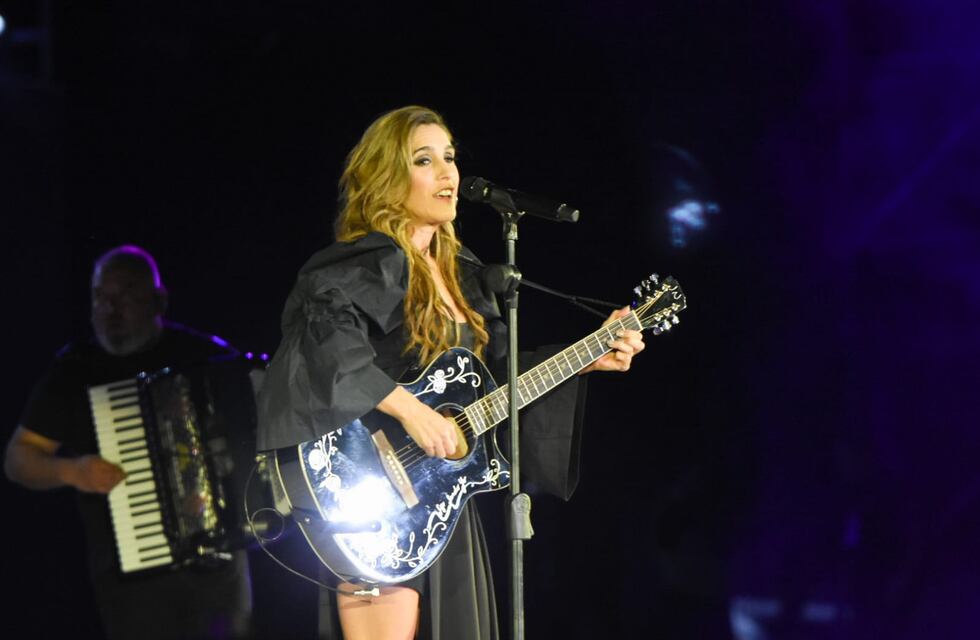 Soledad Pastorutti llenó de folclore la primera repetición de la Vendimia