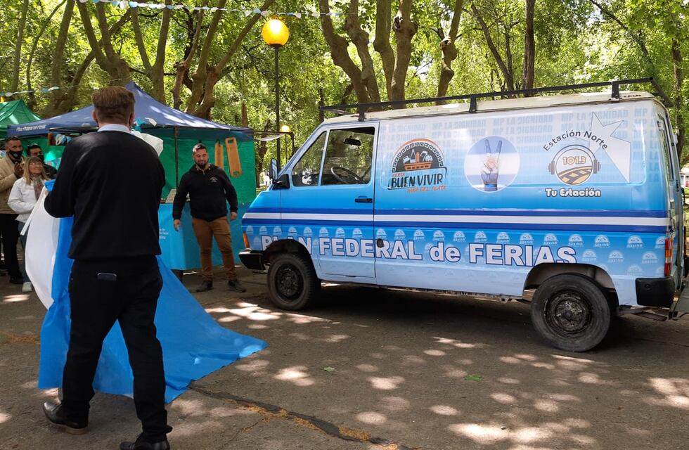 Se presentó “1k de pan y 1L de leche $100”