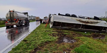 El accidente se cobró la vida de todos los ocupantes del auto y el conductor del camión