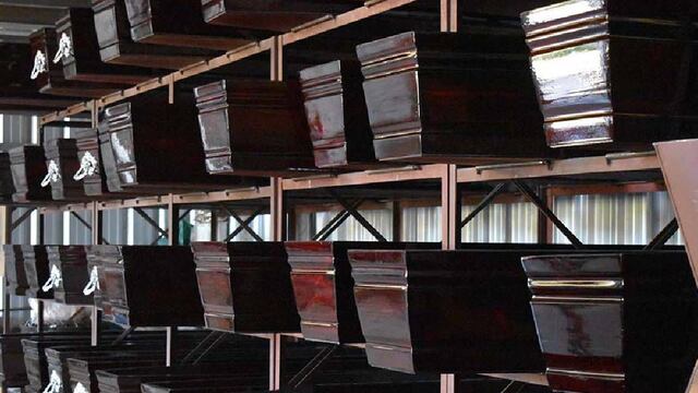 Vecinos de Ushuaia denunciaron a la funeraria Ramón Oviedo por acumular más de 40 cuerpos en un galpón.
Foto: cienradios.