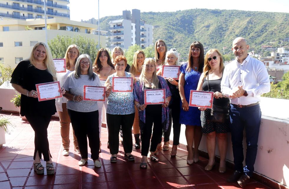 Día Internacional de la mujer: el intendente de Carlos Paz reconoció a mujeres trabajadoras