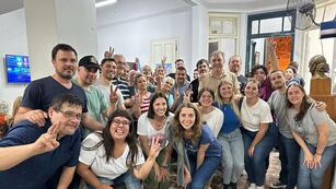 El peronismo de Rafaela celebrando el triunfo de Sergio Massa