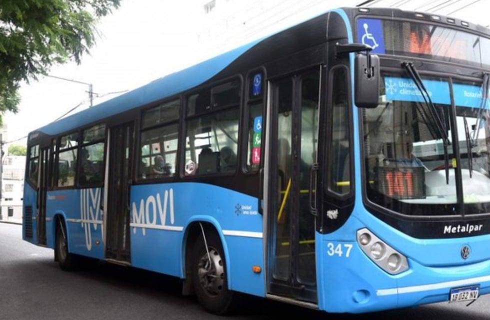 El precio del boleto de colectivos en Rosario está casi un 80% atrasado