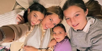 Neumann junto a las tres hijas que tuvo con Fabián Cubero. (Instagram).