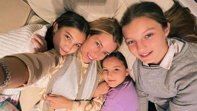 Neumann junto a las tres hijas que tuvo con Fabián Cubero. (Instagram).