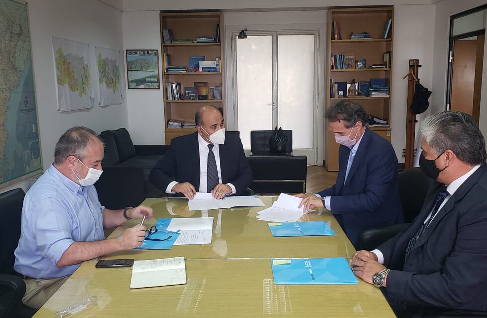 El gobernador Juan Manzur firmó convenios para importante obras hídricas por más de $850 millones