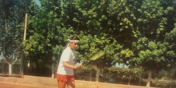 Graciela tenía un futuro brillante en el tenis, pero decidió dedicarse a criar a su hija. Hoy vuelve a pisar las canchas.