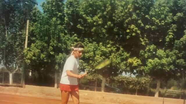 Graciela tenía un futuro brillante en el tenis, pero decidió dedicarse a criar a su hija. Hoy vuelve a pisar las canchas.