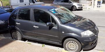 Un hombre de 44 años quedó detenido luego de ser filmado realizando detonaciones contra un auto.