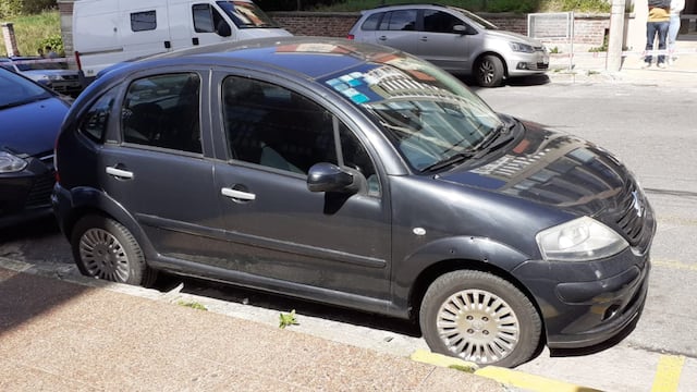 Un hombre de 44 años quedó detenido luego de ser filmado realizando detonaciones contra un auto.