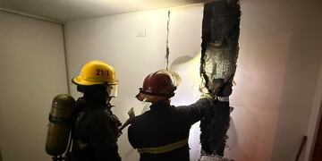 Bomberos Arroyito sofocaron principio de incendio estructural en una vivienda de Barrio Don Pablo