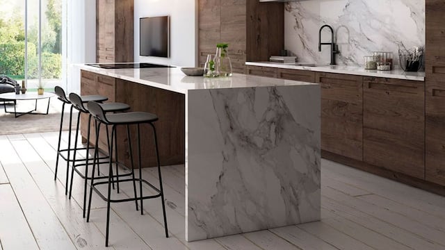 Chau a la isla clásica: la tendencia que es furor en las cocinas por adaptarse a espacios chicos